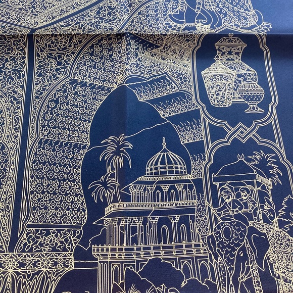 Vintage Hermès Scarves - Picture 9 of 16